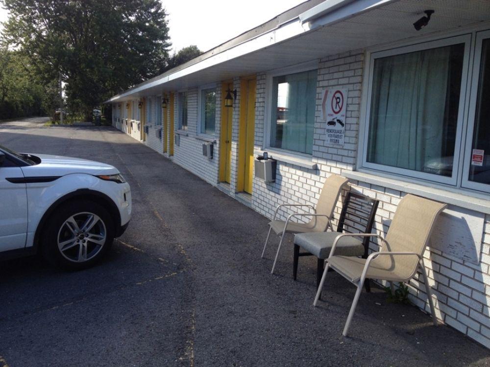Motel Champlain Brossard Buitenkant foto
