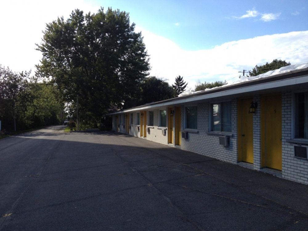 Motel Champlain Brossard Buitenkant foto